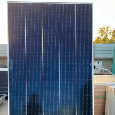 300W থেকে 20kW পাওয়ার আউটপুট 12V 24V কাস্টমাইজযোগ্য ভোল্টেজ এবং গ্যালভানাইজড ফিনিস ওয়াল মাউন্ট সৌর শক্তি উত্পাদনের জন্য সৌর প্যানেল
